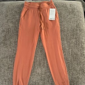 Lululemon ready to rulu joggers